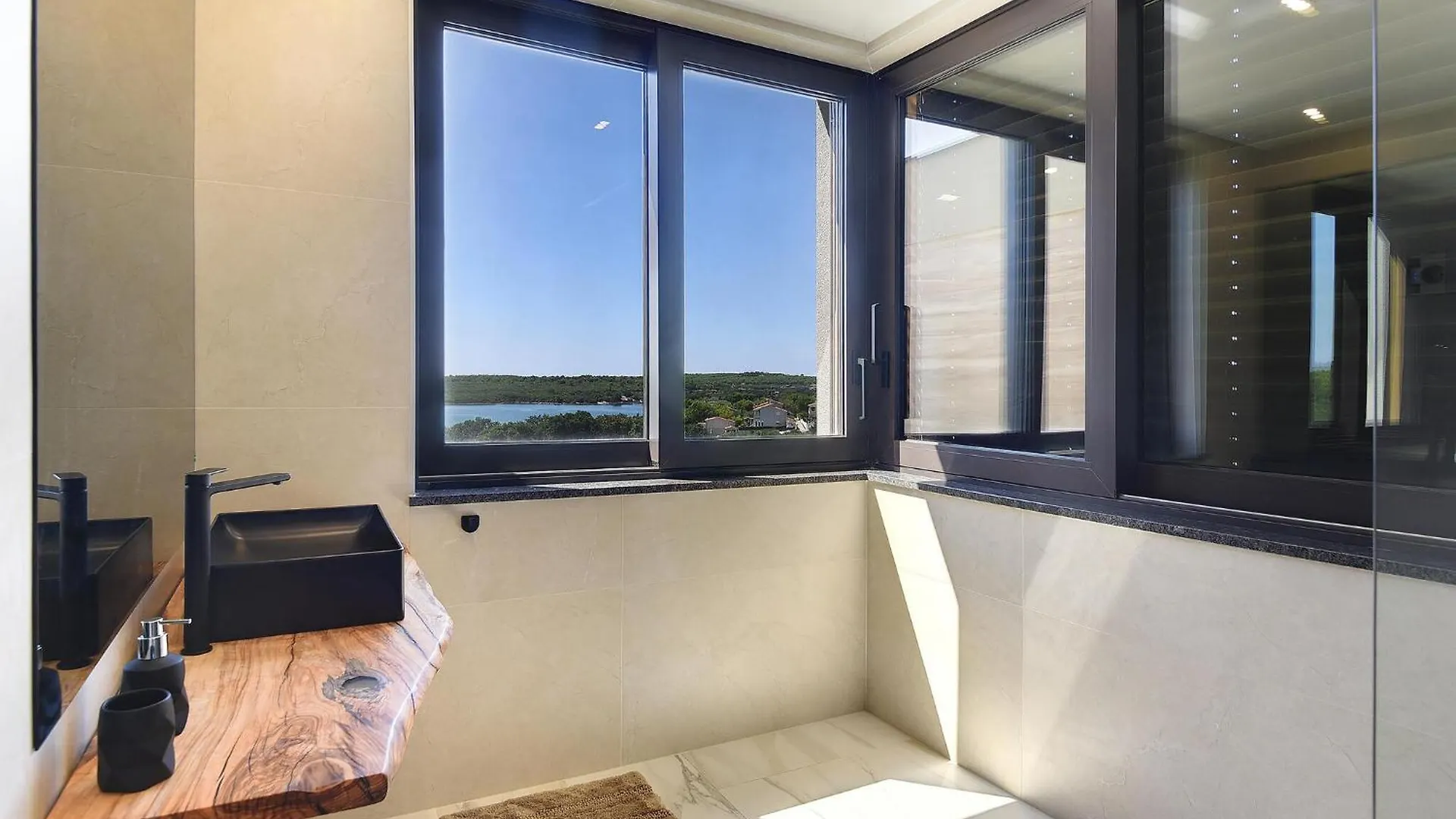 Holiday home Awesome Home In Medulin With House Sea View